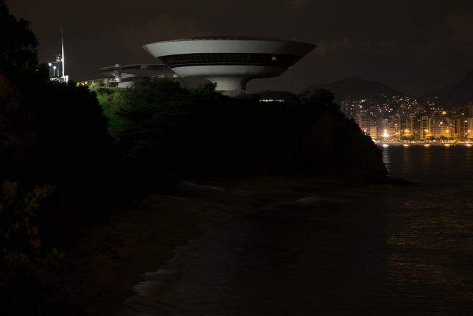 Музей современного искусства в Нитерое, Рио-де-Жанейро, Бразилия. Yasuyoshi Chiba/AFP/Getty Images