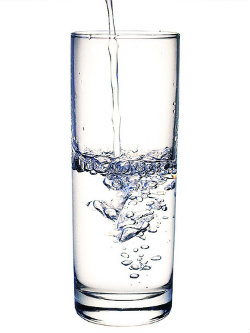 Чи потрібно пити воду під час тренувань?