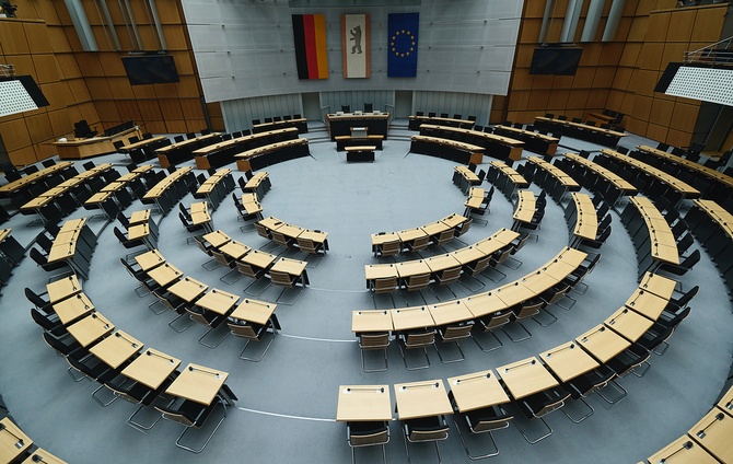 Пустой зал в городском парламенте Берлина после отмены пленарного заседания из-за коронавируса.  Берлин, 19 марта ©Sean Gallup/Getty Images