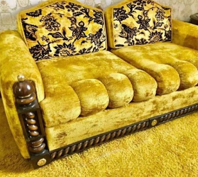 Прекрасный вариант дивана, на котором не очень-то удобно сидеть. И пылесосить, наверное, тоже