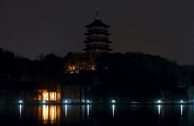 Пагода Лейфен, Ханчжоу, провинция Чжэцзян, КНР. Chance Chan/Reuters