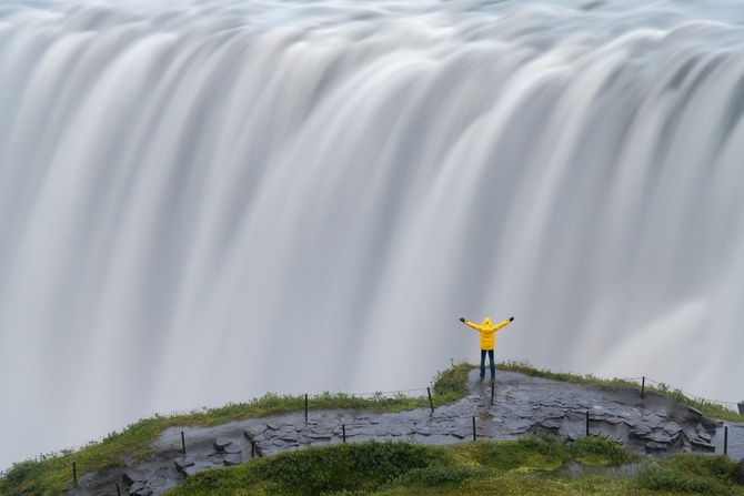 Победитель – 1 место. «Сила воды...», Александр Кукринов, Исландия, водопад  Деттифосс, самый мощный в Европе.