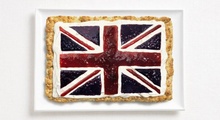 Флаг Великобритании из булочки, слива и джема. фото 15