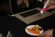 Вилка Hapi Fork имеет акселерометр, который мешает набрать вес с помощью вибраций фото 24