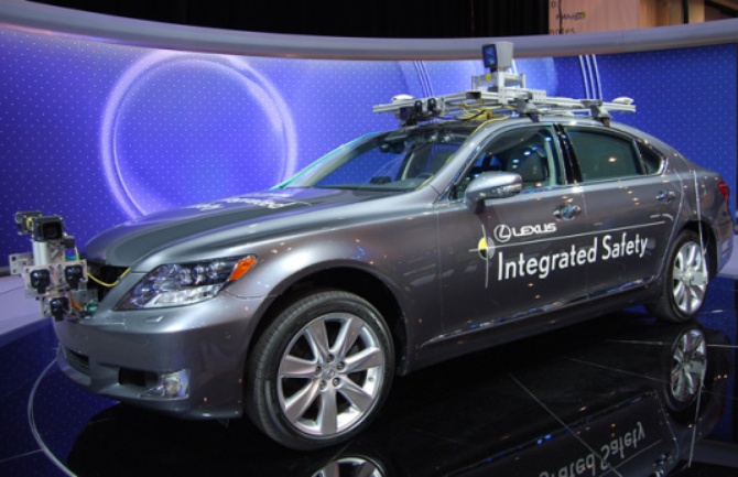 Lexus показал прототип автономного автомобиля с лазерами, датчиками и GPS