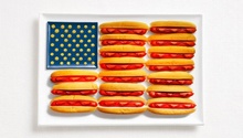 Флаг США из хот-догов, кетчупа, горчицы и сыра. фото 16