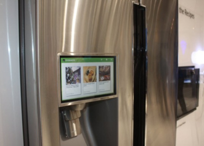 Холодильник Samsung T9000 со встроенным планшетом