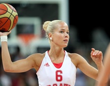 Антония Сандрич, хорватская профессиональная баскетболистка, выступающая за польскую команду CCC Polkowice и женскую сборную Хорватии по баскетболу. Вместе со сборной Сандрич завоевала бронзовую медаль на Средиземноморских играх 2009. фото 15