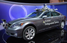 Lexus показал прототип автономного автомобиля с лазерами, датчиками и GPS фото 5