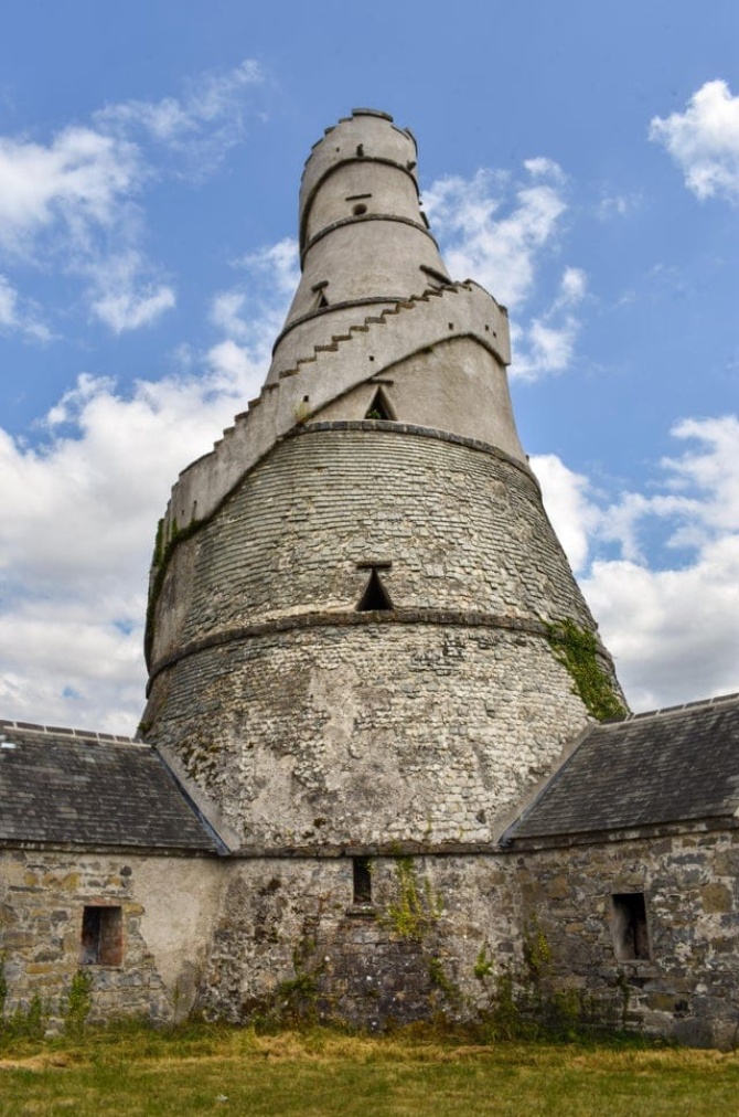 Заброшенная башня в Ирландии