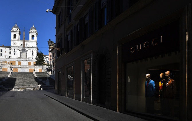 Вид на испанские ступени — барочную лестницу в Риме, пандемия коронавируса превратила столицу Италии в город-призрак.  Рим, 18 марта ©Eric Vandeville/ABACAPRESS.COM