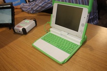 OLPC — гибрид планшета и ноутбука для детей фото 10
