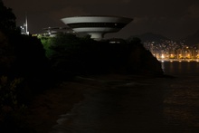 Музей современного искусства в Нитерое, Рио-де-Жанейро, Бразилия. Yasuyoshi Chiba/AFP/Getty Images фото 2