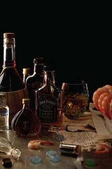 Фрэнк Синатра: Absolute, Jack Daniel’s, Chivas Regal, Courvoisier, Beefeater Gin, белое и красное вино. 24 гигантских креветки, леденцы, капли от кашля. фото 1