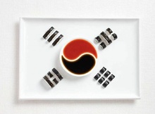 Флаг Южной Кореи из суши и соусов. фото 10