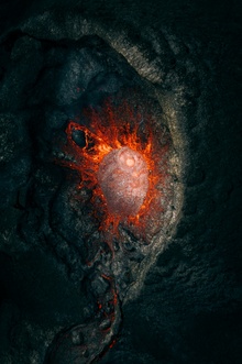 © Martin Sanchez (США) «Сверхгалактика», момент извержения вулкана в Исландии, внутренняя часть кратера. 1-е место в категории «Природа» | Drone Photo Awards 2021 фото 6