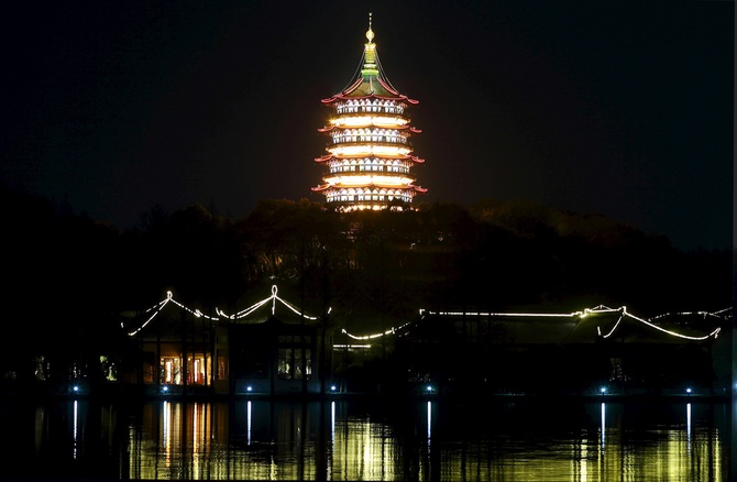 Пагода Лейфен, Ханчжоу, провинция Чжэцзян, КНР. Chance Chan/Reuters