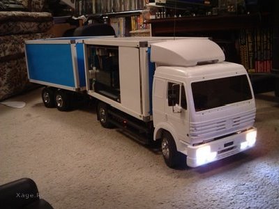 Компьютер в кузове грузовика Мерседес