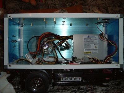 Компьютер в кузове грузовика Мерседес