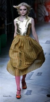 Мода в Милане: Burberry и PRADA