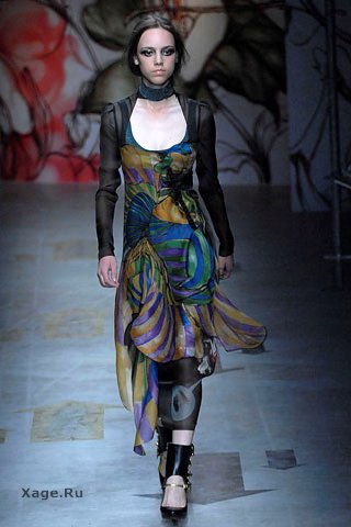 Мода в Милане: Burberry и PRADA