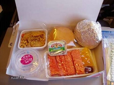 Обеды в самолётах разных стран