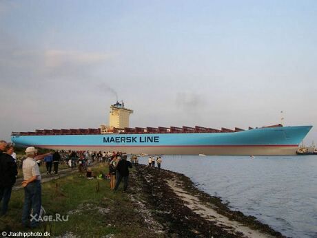 Самый большой грузовой корабль в мире