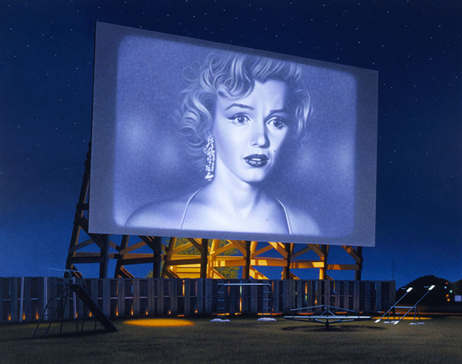 Гиперреалистичные портреты актрис на экранах кинотеатров под открытым небом