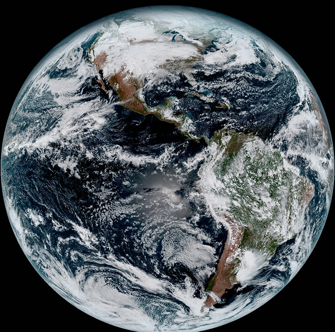 Новый спутник отправил бесподобные снимки Земли