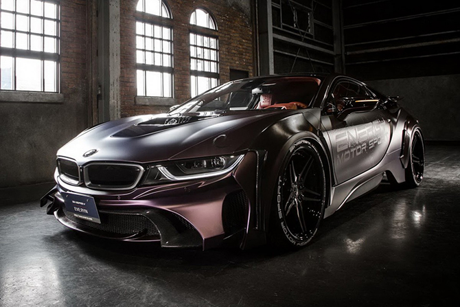 BMW i8 превратили в мрачный суперкар Бэтмена