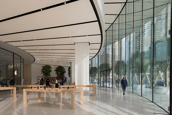 В Дубае открылся новый магазин Apple с «Солнечными крыльями»