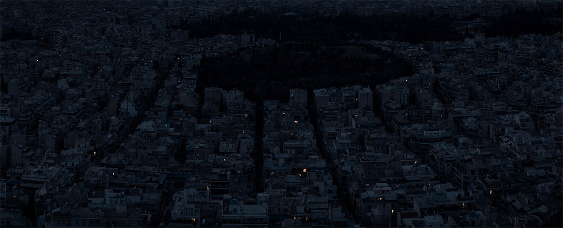 «Одинокие вместе» — печальная реальность современной жизни в 12 снимках Аристотеля Руфаниса