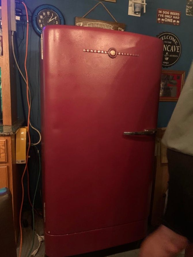 Красный холодильник? Необычно!