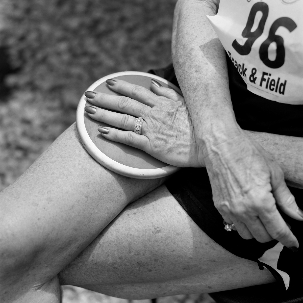 «Победа в гонке против времени» в 17 черно-белых снимков Анджелы Хименес